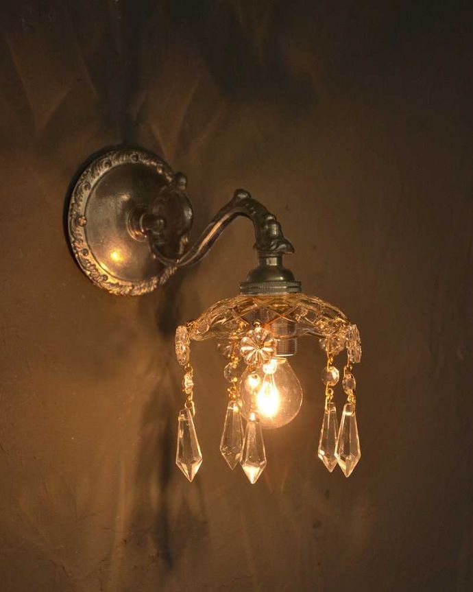 Handleオリジナル　照明・ライティング　Handleオリジナルガラス皿のウォールシャンデリアＦ（アンティーク色・丸球付・ギャラリーなし）。夜が楽しみになる壁からの灯り点灯した時に壁に映るドラマティックな光の陰影を楽しむことが出来ます。(wr-095a-o)