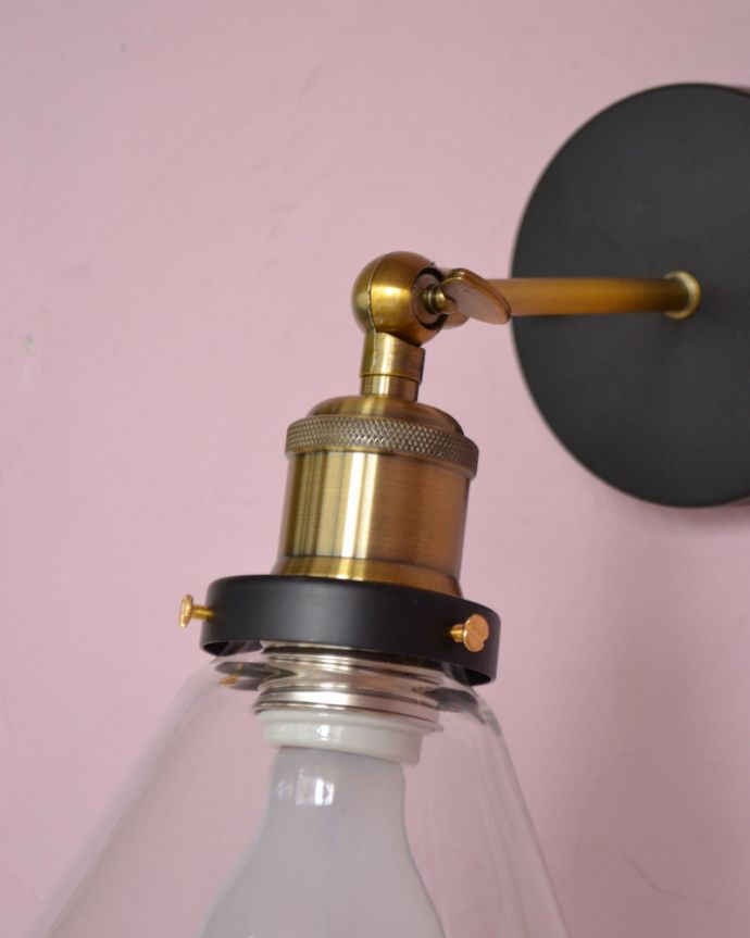 壁付けブラケット　照明・ライティング　可動式ウォールランプ　マウント型(ガラスシェード)（電球なし）。角度が調整できる金具が付いています。(wr-097)
