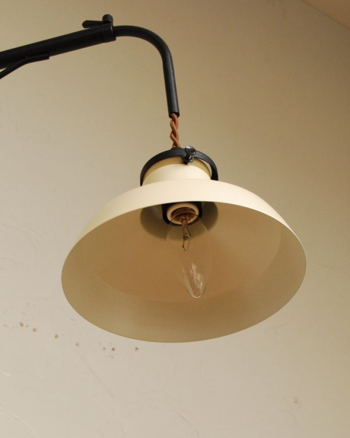 壁付けブラケット　照明・ライティング　スチールシェードのウォールブラケット（ＩＶ）（電球なし）。（口径E17対応です）LEDも使えます。(wr-102)