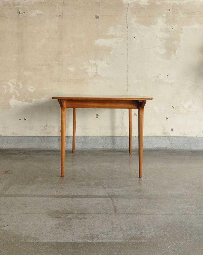 アンティークのテーブル　アンティーク家具　シンプルなヴィンテージの北欧家具、マッキントッシュ エクステンションテーブル。こちら側も、もちろんキレイです。(x-1000-f)