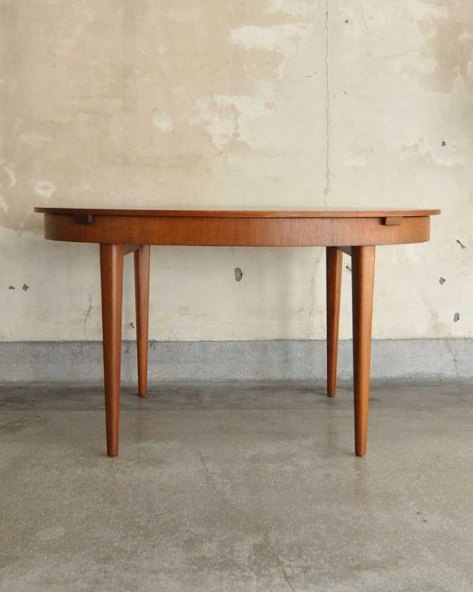 アンティークのテーブル　アンティーク家具　シンプルがインテリアに馴染みやすい、アンティークダイニングテーブル(伸張式)。こちら側も、もちろんキレイです。(x-1001-f)