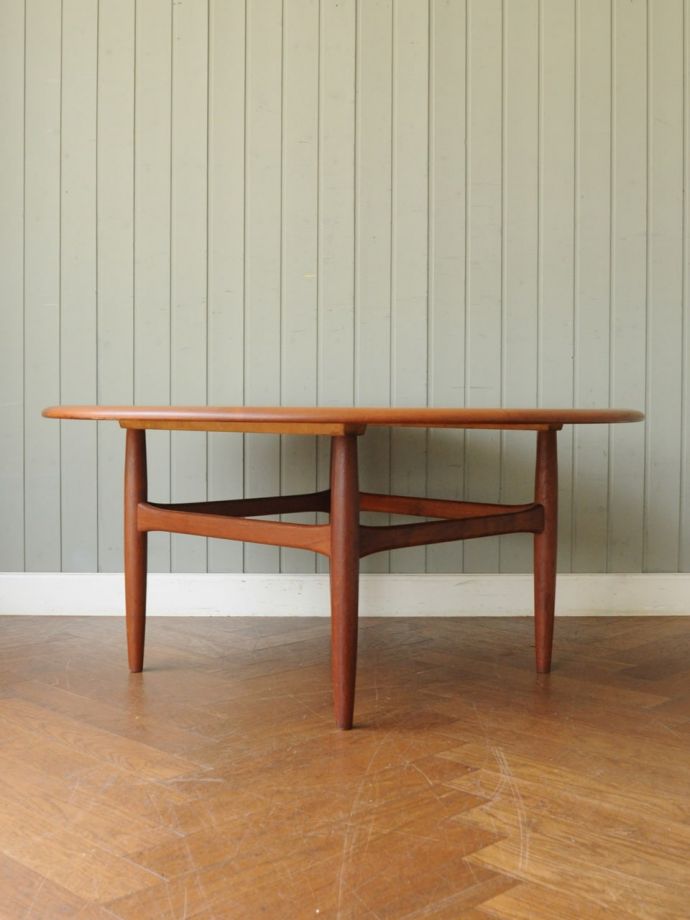 ビンテージのコーヒーテーブル、シンプルなデザインがかっこいいローテーブル