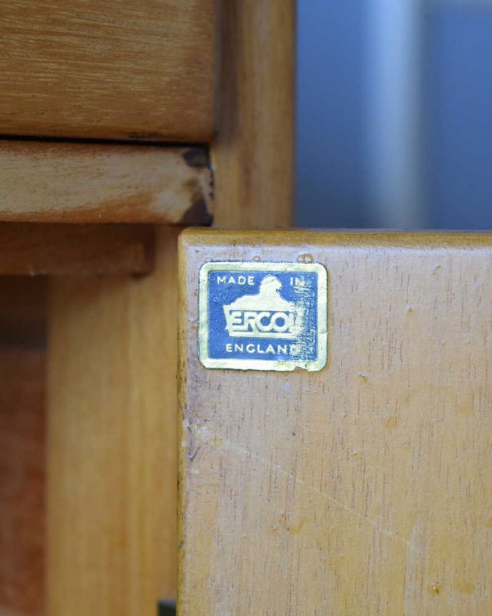 アーコールの家具　アンティーク家具　北欧スタイルにぴったり似合うアーコール社のアンティークサイドボード。アーコールのタグがついています。(x-1036-f)