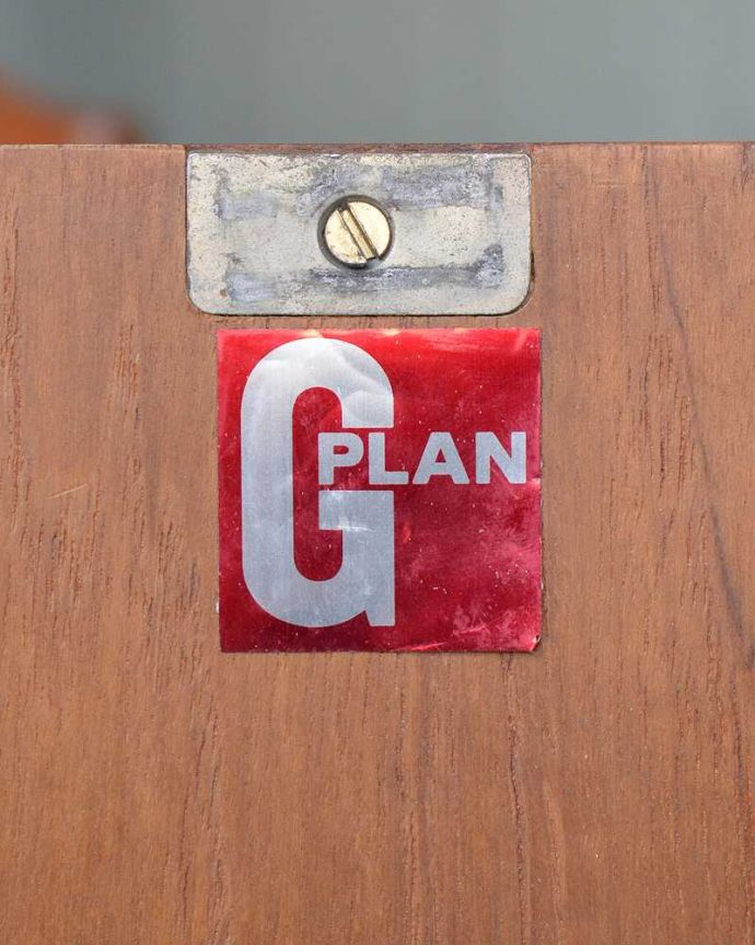 G-PLAN(Gプラン)　アンティーク家具　北欧スタイルのヴィンテージ家具、コンパクトサイズのG-Planのサイドボード。タグが残っていました。(x-1041-f)
