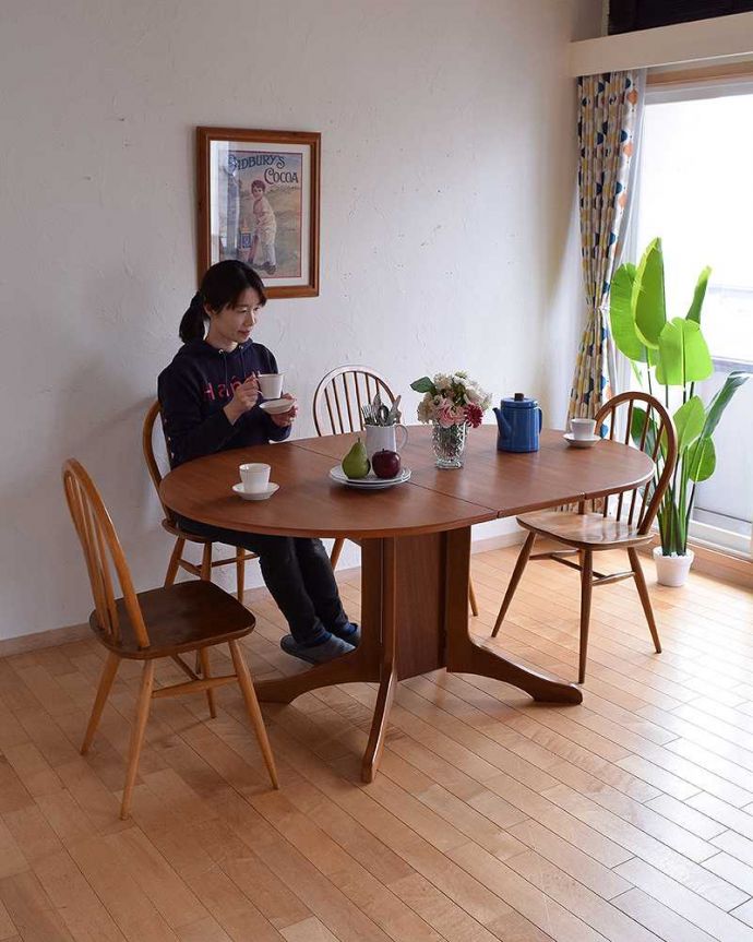 アンティークのテーブル　アンティーク家具　北欧スタイルのヴィンテージ家具、伸張式のドロップリーフテーブル。スッキリとした北欧スタイルのバタフライテーブル。(x-1043-f)