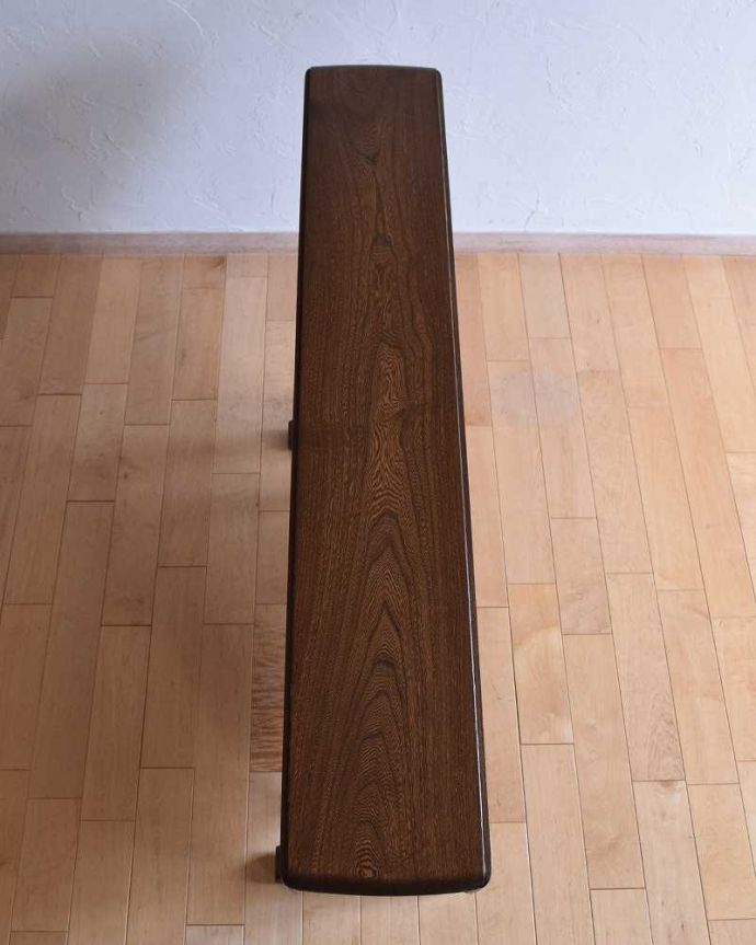アーコールの家具　アンティーク家具　老舗家具メーカーアーコール社のゲートレッグテーブル（伸張式）。畳むとこんなにスリムなサイズリーフを閉じた状態のテーブルを上から見るとこんな感じ。(x-1083-f)