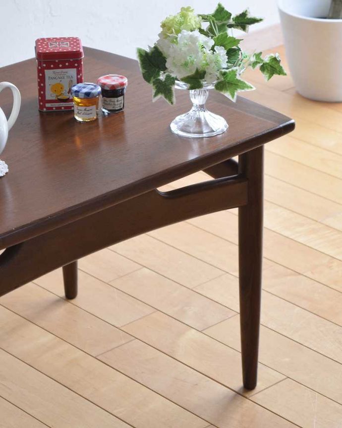 G-PLAN(Gプラン)　アンティーク家具　カッコイイG-PLAN、リビングがお洒落になる北欧スタイルのセンターテーブル。クールな表情の中に感じられるぬくもり･･･ヴィンテージの家具は一見クールな表情。(x-1092-f)