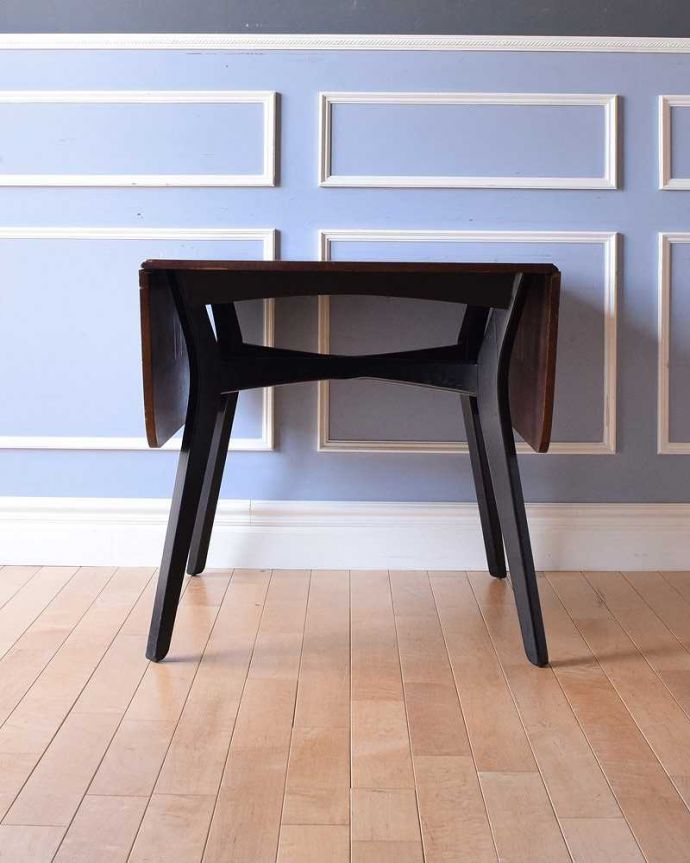 アンティークのテーブル　アンティーク家具　G-planのバタフライテーブル、北欧ヴィンテージ家具（伸張式ダイニングテーブル）。横から見てみると･･･テーブルを横から見るとこんな感じ。(x-1131-f)