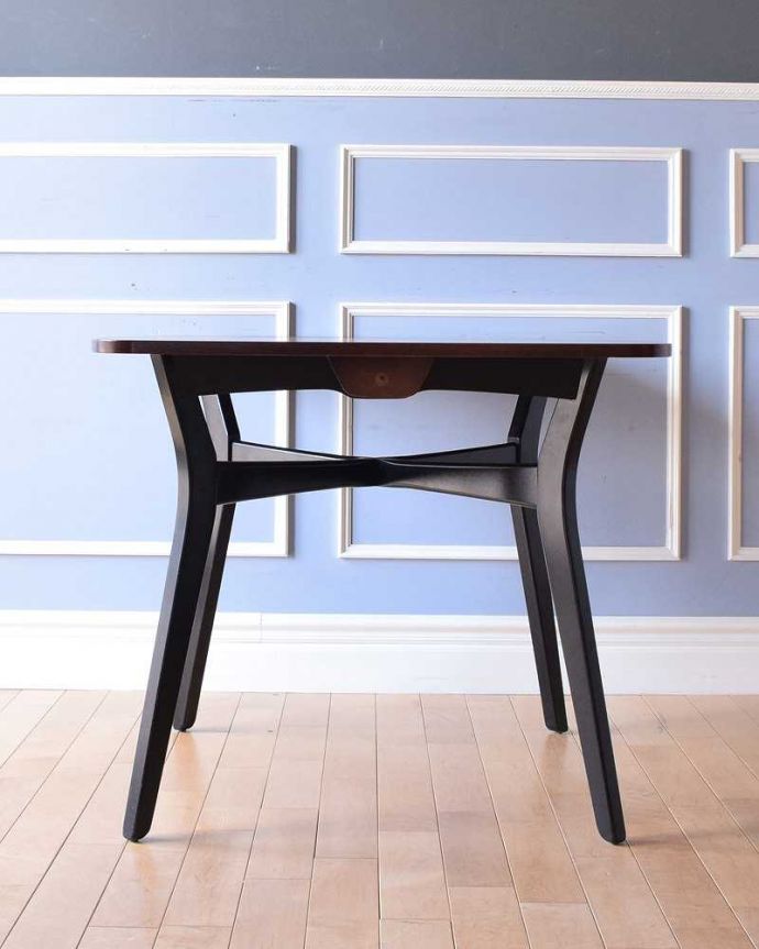 アンティークのテーブル　アンティーク家具　G-planのバタフライテーブル、北欧ヴィンテージ家具（伸張式ダイニングテーブル）。クルッと回転。(x-1131-f)