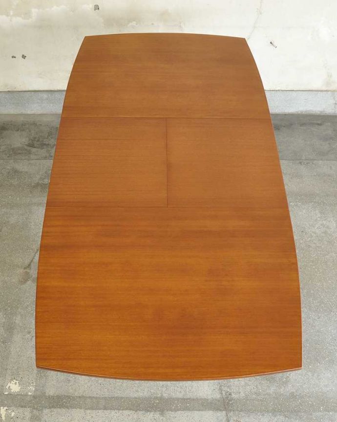 G-planトラー＆ブラック（Tola＆Black）のヴィンテージ家具、チーク材の伸張式のダイニングテーブル