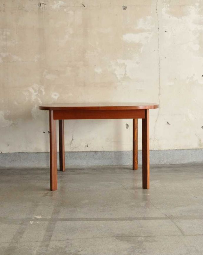 G-PLAN(Gプラン)　アンティーク家具　北欧デザインのダイニングテーブル、伸張できるヴィンテージ家具。横から見た姿は…シンプルなデザインなので、どんなお部屋にも似合っちゃうんです。(x-1179-f)