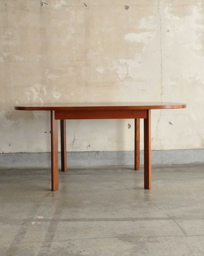 G-PLAN(Gプラン)　アンティーク家具　北欧デザインのダイニングテーブル、伸張できるヴィンテージ家具。天板を広げると･･･もちろん広げたままの状態でもお使い頂けます。(x-1179-f)