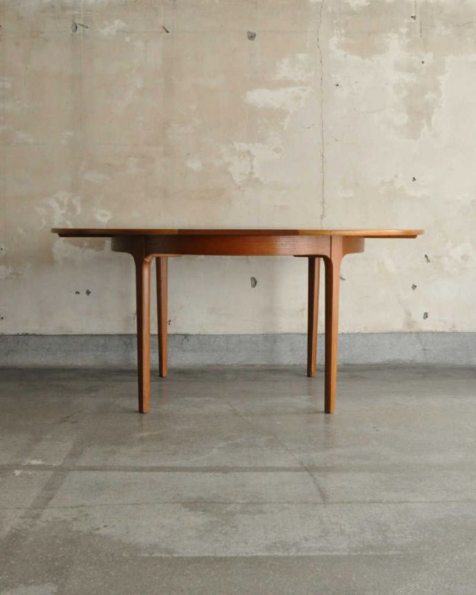 アンティークのテーブル　アンティーク家具　Nathan（ネイサン）社の伸張式のヴィンテージダイニングテーブル。天板を広げると･･･もちろん広げたままの状態でもお使い頂けます。(x-1180-f)