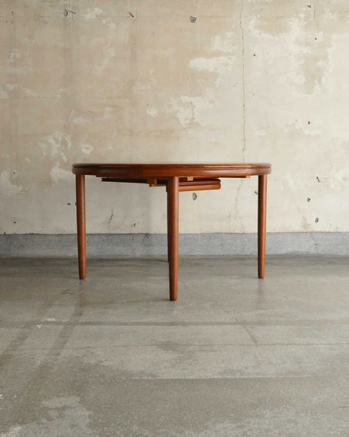 アンティークのテーブル　アンティーク家具　伸張できるアンティーク伸張式ダイニングテーブル （White&Newton）。こちら側も、もちろんキレイです。(x-1183-f)