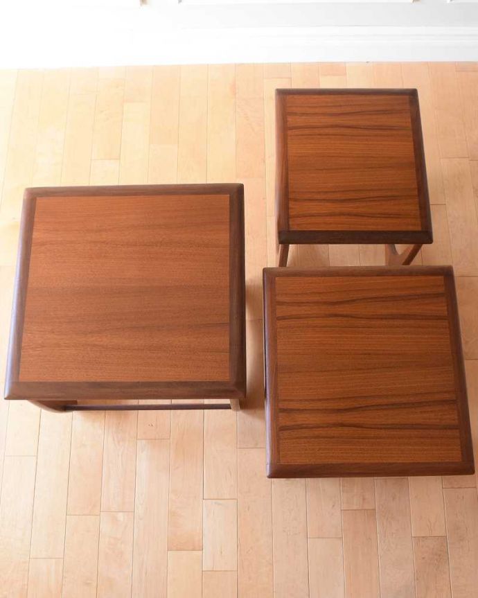 G-PLAN(Gプラン)　アンティーク家具　３つのテーブルがセットで届く！G-PLANのアンティークネストテーブル 。3つを並べて上から見てみましょうHandleではアンティーク家具専門の職人が見えない場所にもこだわっています。(x-1233-f)