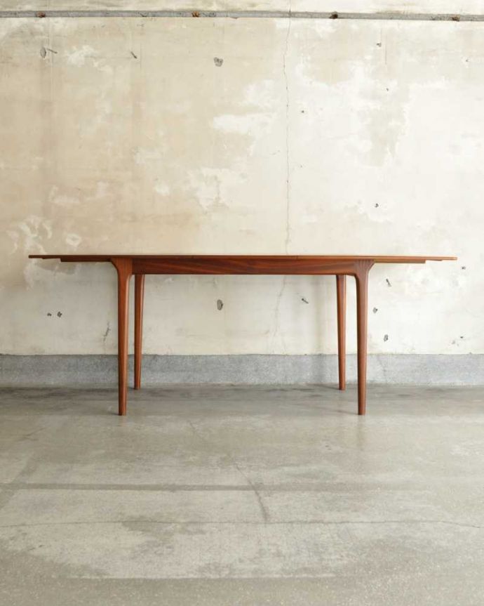 アンティークのテーブル　アンティーク家具　ヴィンテージの伸長式家具、かっこいいマッキントッシュのエクステンションテーブル。天板を広げると･･･もちろん広げたままの状態でもお使い頂けます。(x-1240-f)