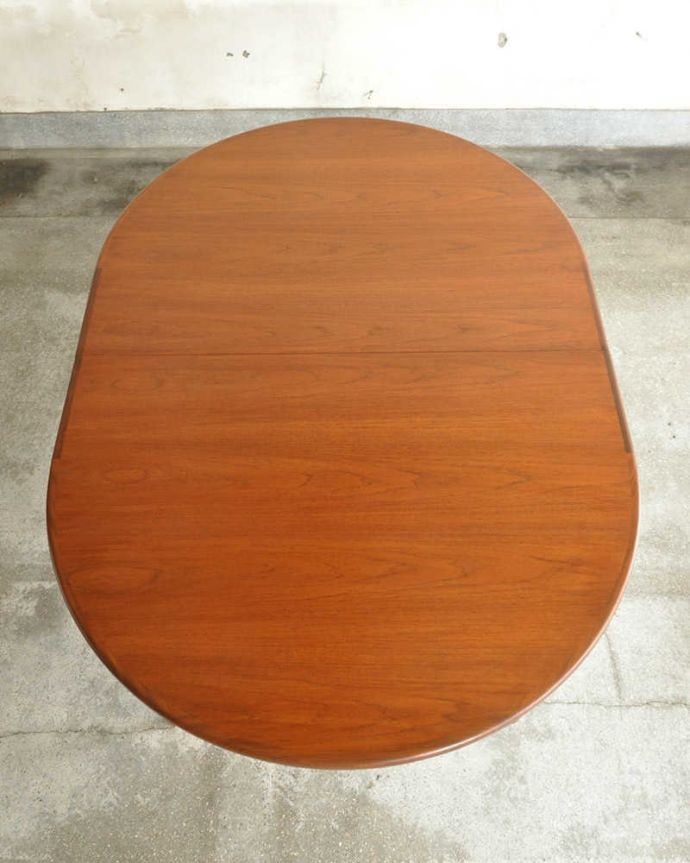 G-PLAN(Gプラン)　アンティーク家具　伸張式のG-planのフレスコシリーズ、北欧テイストのダイニングテーブル。上から見るとこんな形天板を足す前はこんな形です。(x-1250-f)