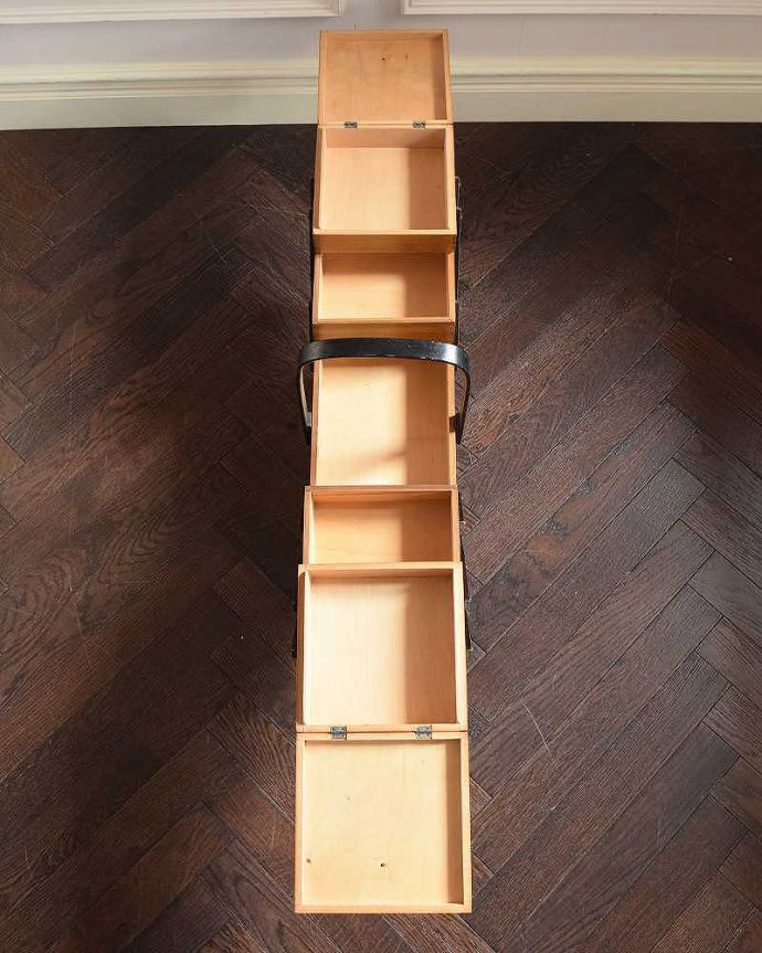 ソーイングボックス　アンティーク家具　ブラックのライン入りのアンティークソーイングボックス（裁縫箱）。中はこんな感じです。(x-1251-f)