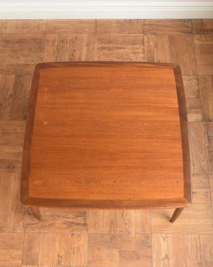 G-PLAN(Gプラン)　アンティーク家具　G-PLAN社の北欧インテリア、正方形のヴィンテージコーヒーテーブル（センターテーブル）。上から見るとこんな感じ。(x-1276-f)