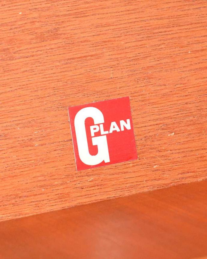 G-PLAN(Gプラン)　アンティーク家具　イギリスで見つけた北欧スタイルのG-planフレスコのヴィンテージデスク。タグが付いていますG-planのタグが残っていました。(x-1280-f)