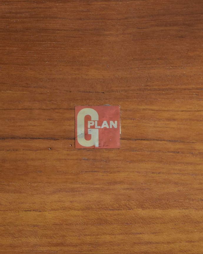 G-PLAN(Gプラン)　アンティーク家具　G-PLAN社、クヮドリールシリーズのネストテーブル、北欧テイストのヴィンテージ家具。タグが付いていますG-planのタグが残っていました。(x-1285-f)