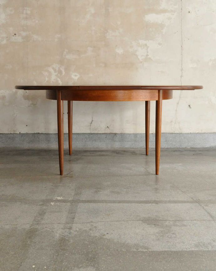 G-PLAN(Gプラン)　アンティーク家具　G-PLANのダイニングテーブル、フレスコの伸長式テーブル。天板を広げると･･･もちろん広げたままの状態でもお使い頂けます。(x-1339-f)