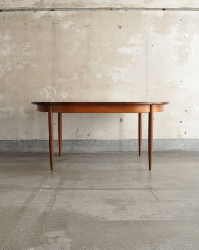 G-PLAN(Gプラン)　アンティーク家具　G-planのフレスコシリーズ、イギリスのヴィンテージダイニングテーブル（伸長式）。横から見た姿は…シンプルなデザインなので、どんなお部屋にも似合っちゃうんです。(x-1325-f)