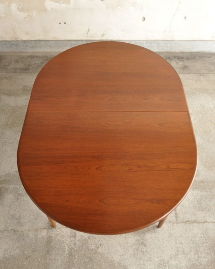 G-PLAN(Gプラン)　アンティーク家具　G-planのフレスコシリーズ、イギリスのヴィンテージダイニングテーブル（伸長式）。上から見るとこんな形天板を足す前はこんな形です。(x-1325-f)
