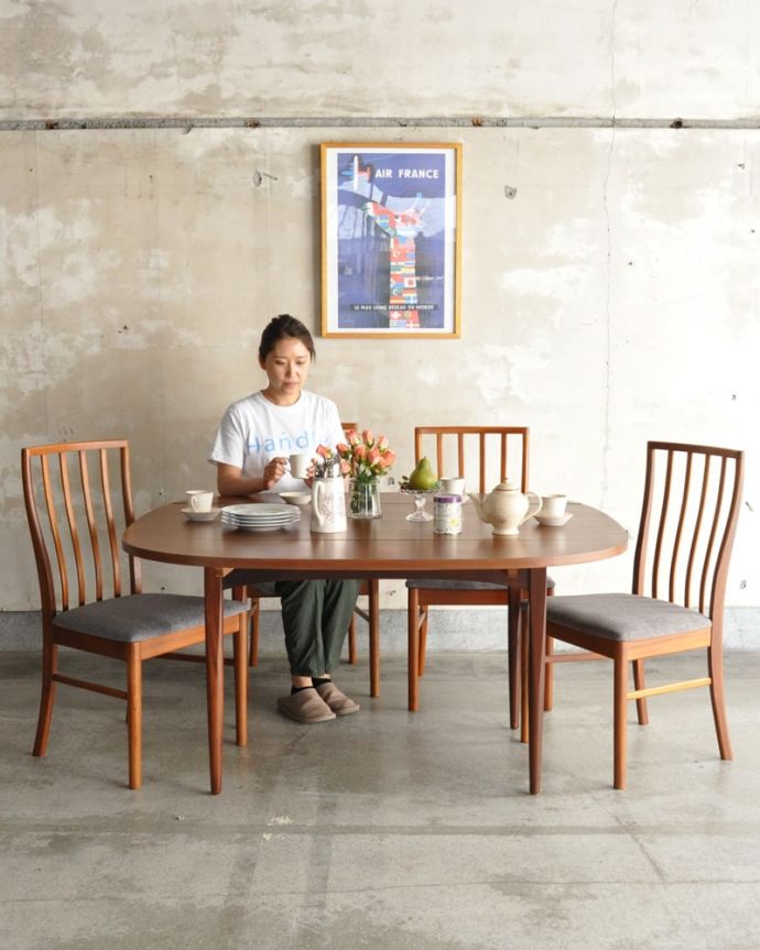 アンティークのテーブル　アンティーク家具　イギリスのヴィンテージダイニングテーブル、伸長式のドローリーフテーブル。用途に合わせてサイズが変わる便利なテーブルあっという間にサイズが大きくなっちゃうヴィンテージのドローリーフテーブル。(x-1327-f)