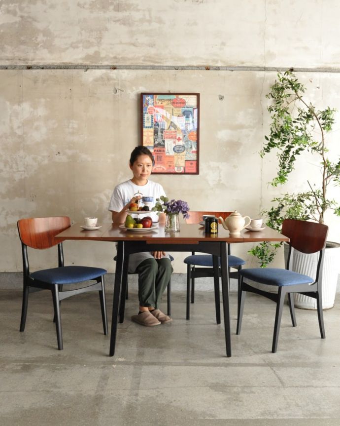 アンティークのテーブル　アンティーク家具　ダイニングテーブルG-plan tola&black。用途に合わせてサイズが変わる便利なテーブルあっという間にサイズが大きくなっちゃうヴィンテージのドローリーフテーブル。(x-1328-f)
