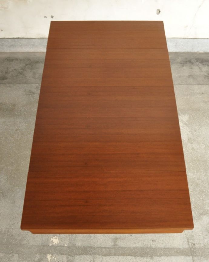 アンティークのテーブル　アンティーク家具　ダイニングテーブルG-plan tola&black。天板もピカピカにお直ししました。(x-1328-f)