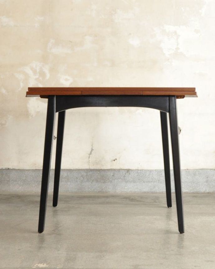アンティークのテーブル　アンティーク家具　ダイニングテーブルG-plan tola&black。こちら側から見ても･･･360度、どこから見てもスッキリとしてキレイです。(x-1328-f)