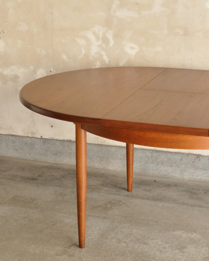 G-PLAN(Gプラン)　アンティーク家具　G-PLANのダイニングテーブル、フレスコの伸長式テーブル。スマートなカッコよさが魅力シンプルなデザインだから、どんなインテリアにも似合っちゃう所が人気のヒミツ。(x-1339-f)