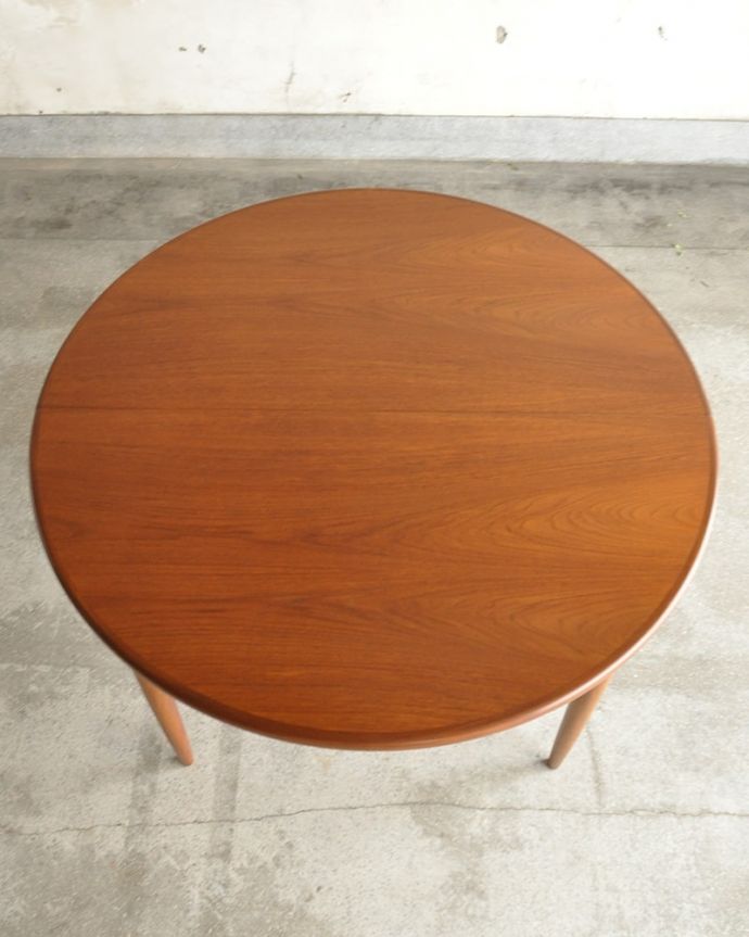 G-PLAN(Gプラン)　アンティーク家具　G-PLANのダイニングテーブル、フレスコの伸長式テーブル。上から見るとこんな形天板を足す前はこんな形です。(x-1339-f)