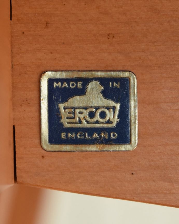 アーコールの家具　アンティーク家具　ERCOL社のヴィンテージ家具、北欧の老舗メーカーのドロップリーフテーブル。ロゴステッカーが残っていました。(x-1343-f)