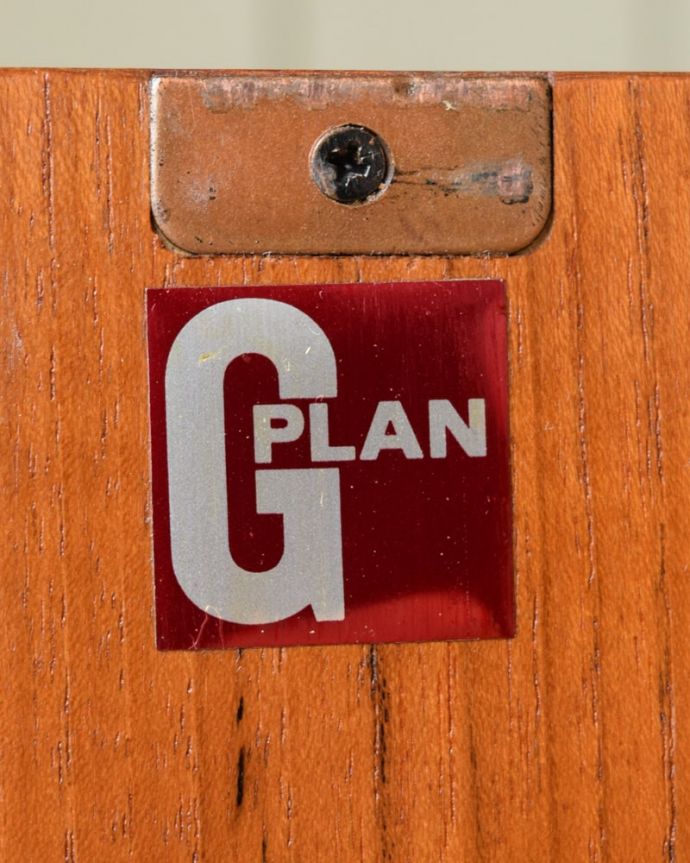 G-PLAN(Gプラン)　アンティーク家具　G-PLANフレスコシリーズのサイドボード、北欧スタイルのヴィンテージ家具。安心の証1965～80年くらいまで使われいたレッドラベルが残っていました。(x-1348-f)