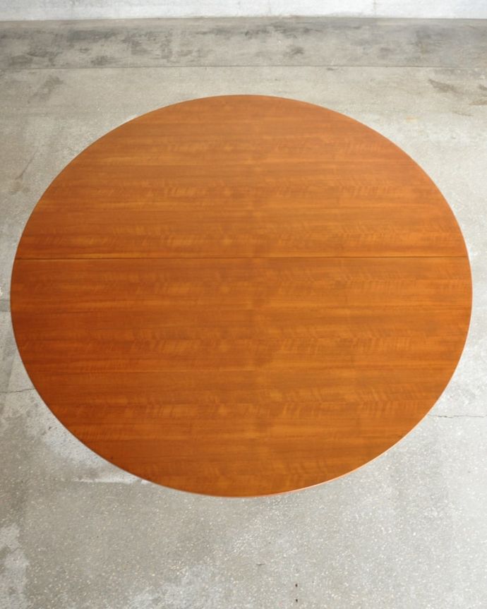 アンティークのテーブル　アンティーク家具　エクステンションテーブル　上から見るとこんな形天板を足す前はこんな形です。(x-1369-f)