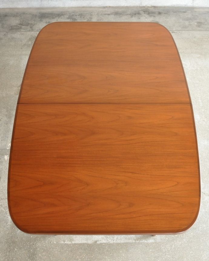 アンティークのテーブル　アンティーク家具　G-planダイニングテーブル　上から見るとこんな形天板を足す前はこんな形です。(x-1370-f)