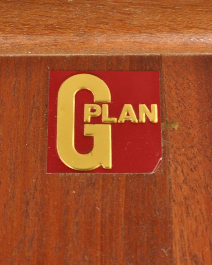アンティークのテーブル　アンティーク家具　G-planダイニングテーブル　安心の証1975年から使われているメタリックラベルが残っていました。(x-1370-f)