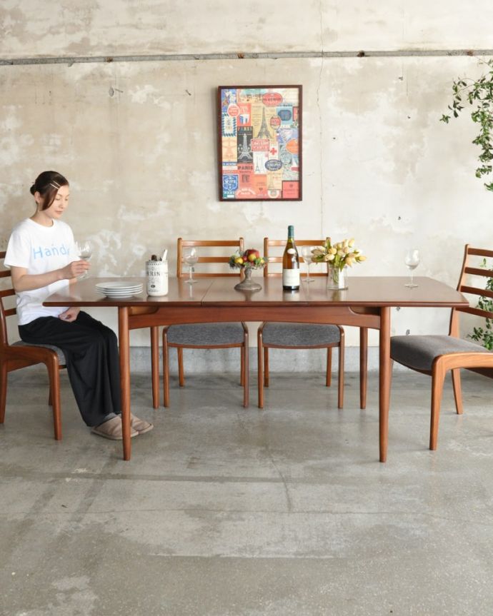 G-planのヴィンテージ家具、チーク材の伸張式のダイニングテーブル(ブラジリアン)