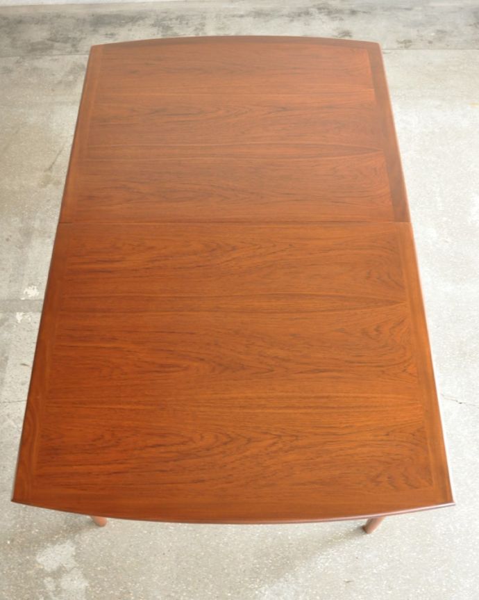 アンティークのテーブル　アンティーク家具　G-planダイニングテーブル(チークシリーズ(ブラジリアン))　上から見るとこんな形天板を足す前はこんな形です。(x-1371-f)