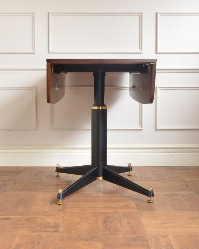 アンティークのテーブル　アンティーク家具　G-planダイニングテーブル(トラー＆ブラック)　真横から見ると･･･サイドから見てみると、こんな感じで美しいです。(x-1372-f)