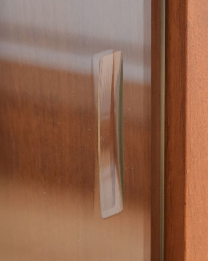 アンティークのキャビネット　アンティーク家具　ガラスキャビネット　ガラス戸の取っ手引き戸のガラス戸の取っ手です。(x-1376-f)