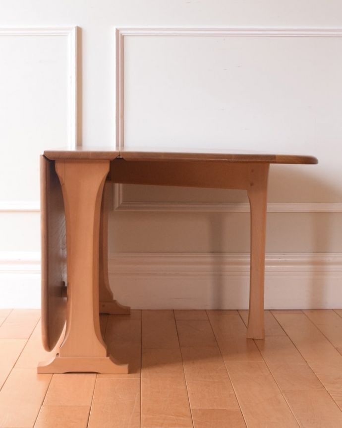 アンティークのテーブル　アンティーク家具　アーコール ゲートレッグコーヒーテーブル　片方開くと････片方のリーフを開くとこんな感じ。(x-1378-f)