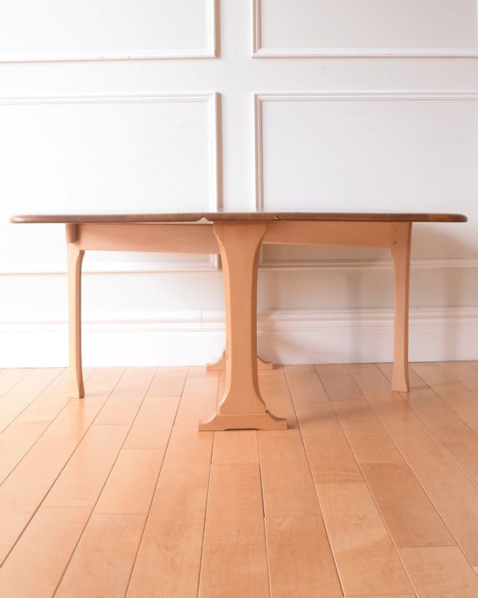 アンティークのテーブル　アンティーク家具　アーコール ゲートレッグコーヒーテーブル　両方開けば大きなサイズゲートレッグテーブルはゲートが開くように作られた脚のデザインも印象的。(x-1378-f)