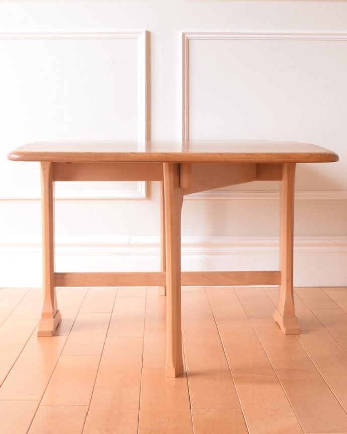 アンティークのテーブル　アンティーク家具　アーコール ゲートレッグコーヒーテーブル　クルッと回転。(x-1378-f)