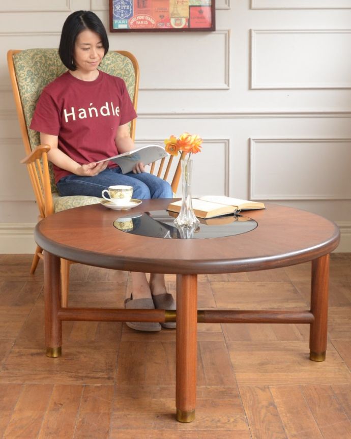 アンティークのテーブル　アンティーク家具　G-planコーヒーテーブル　女性っぽいシンプルさがカッコいいG-PLANG-PLANの定番は天板がガラスなので女性から見てもバツグンの使いやすさ。(x-1380-f)