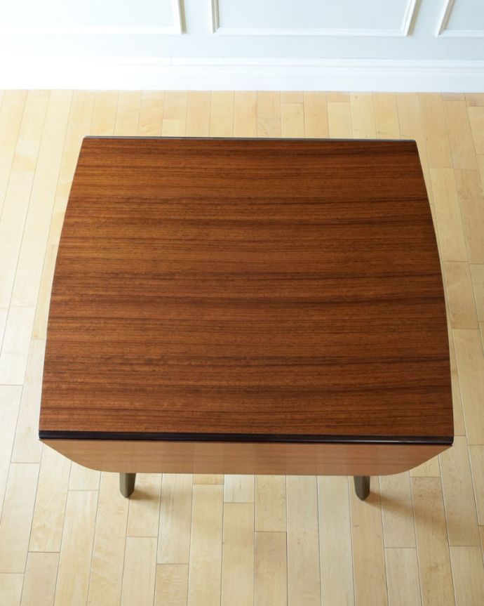 アンティークのテーブル　アンティーク家具　ドローリーフテーブル　畳むとこんなにスリムなサイズリーフを閉じた状態のテーブルを上から見るとこんな感じ。(x-1400-f)