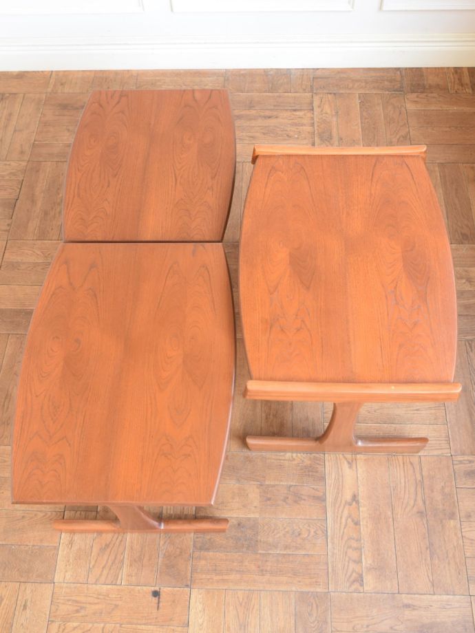 北欧スタイルのビンテージ家具、3台セットが便利なG-PLANのネストテーブル(x-1546-f)｜アンティーク家具