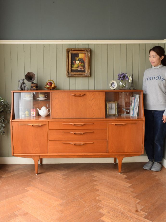 北欧スタイルのおしゃれなサイドボード、イギリスのヴィンテージ家具（Jentique社）